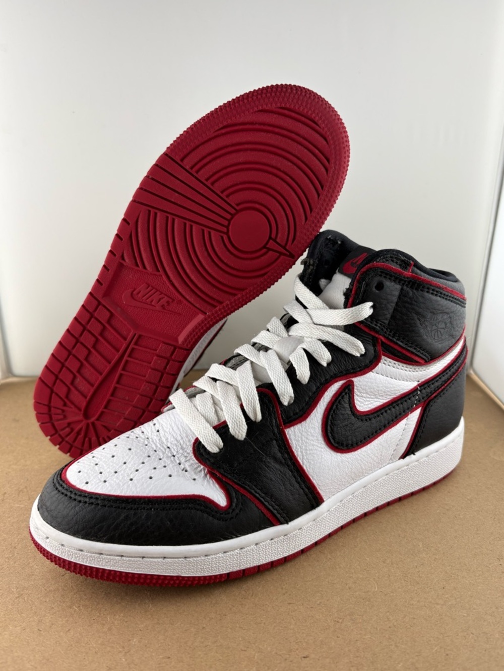 Nike Air Jordan 1 Retro High OG Bloodline 575441-062 GS Size 5.5y